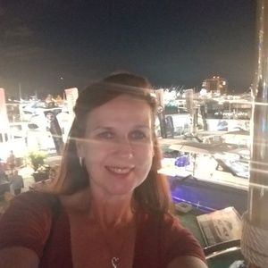 Meet your Posher, Dana